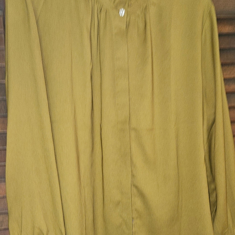Ann Taylor Stylish Gold Button-Up Blouse With Stylist Wrist Detail - Picture 3 of 5